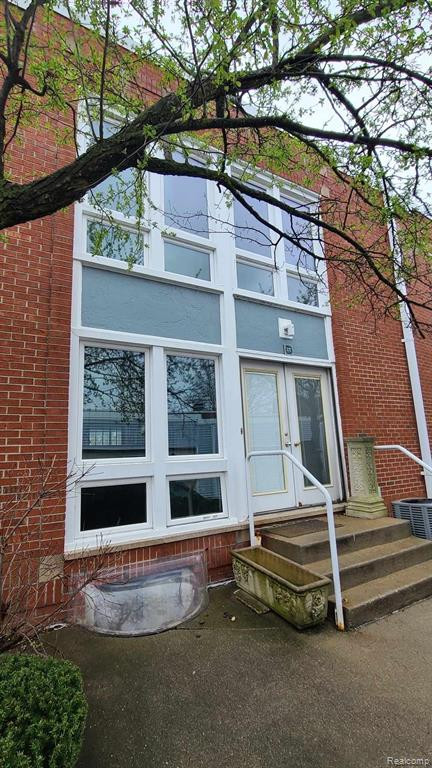 337 E CRESCENT Lane, 14, Detroit, MI 48207 — Photo 2