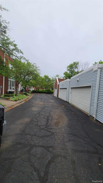 337 E CRESCENT Lane, 14, Detroit, MI 48207 — Photo 6