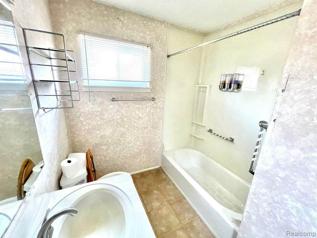 7064 ROSEMARY Street, Dearborn Heights, MI 48127 — Photo 8