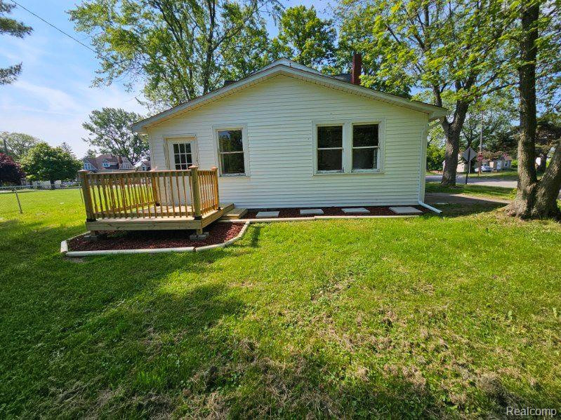 411 LYTLE Avenue, Harbor Beach, MI 48441 — Photo 5