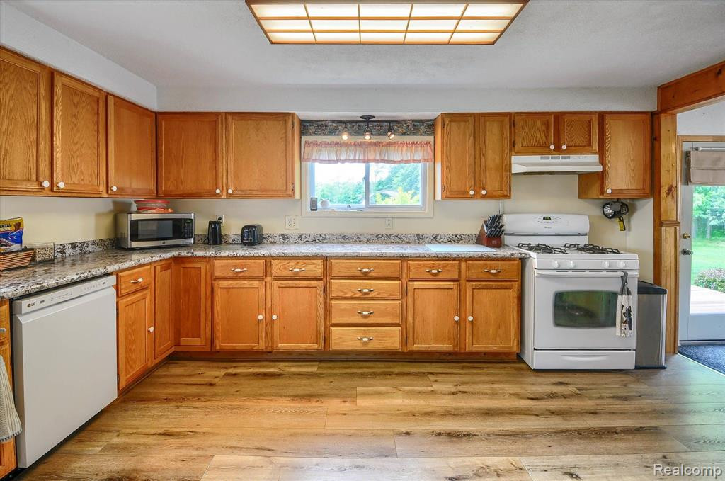 589 N LAKE PLEASANT Road, Attica, MI 48412 — Photo 12