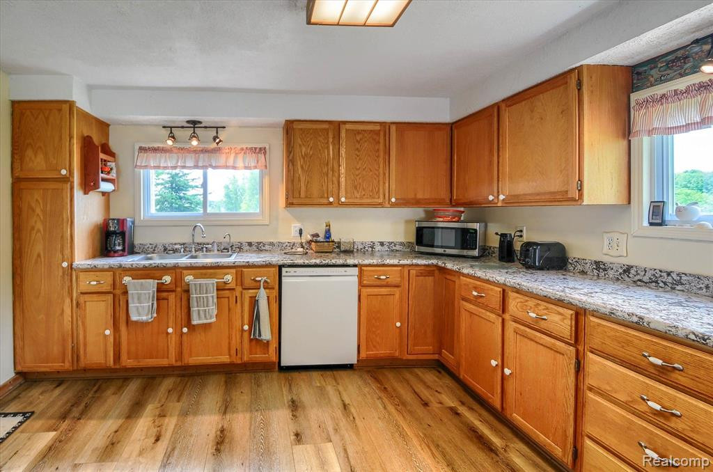 589 N LAKE PLEASANT Road, Attica, MI 48412 — Photo 14