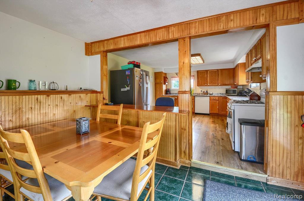 589 N LAKE PLEASANT Road, Attica, MI 48412 — Photo 18