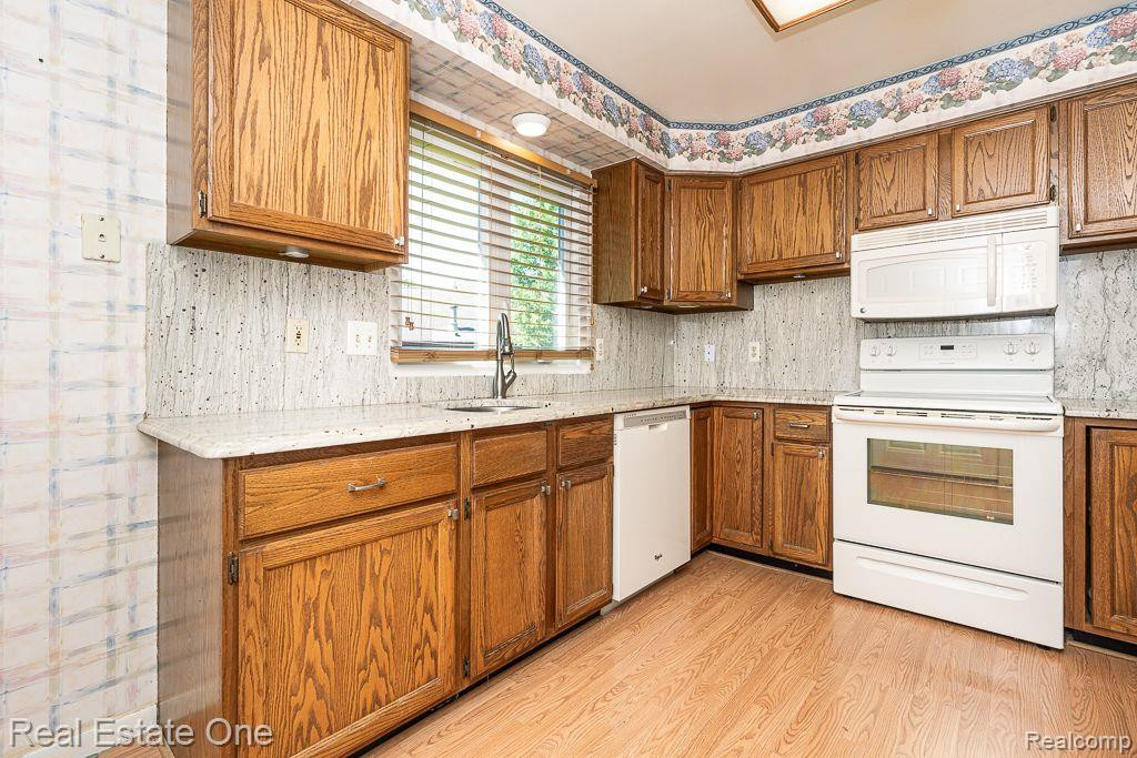 46070 MEADOWS Circle E, Macomb, MI 48044 — Photo 9