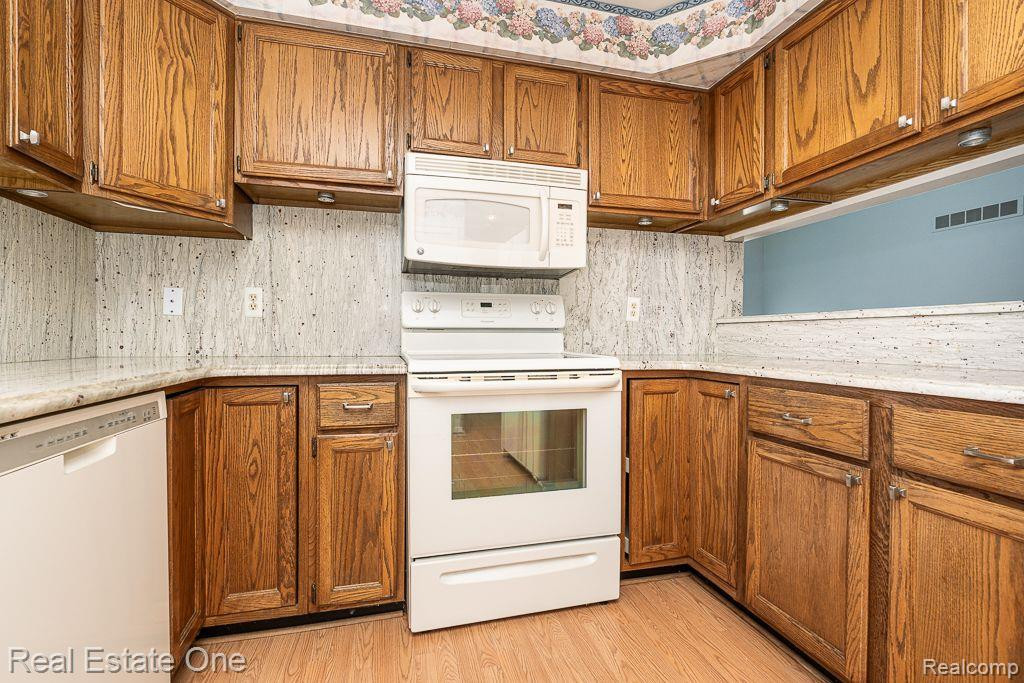 46070 MEADOWS Circle E, Macomb, MI 48044 — Photo 11