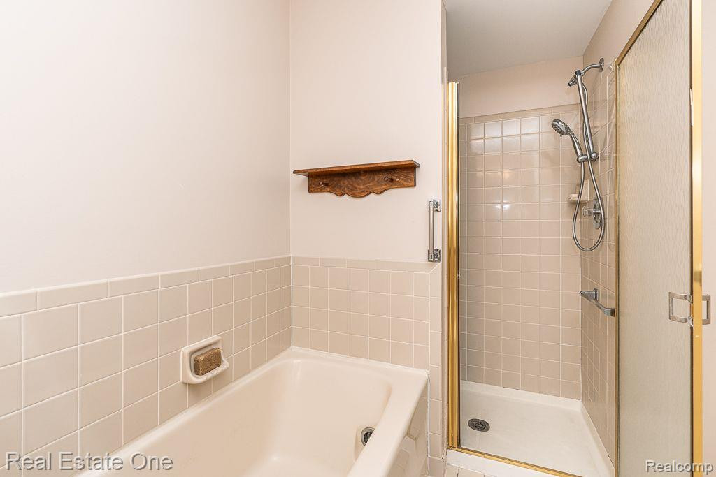 46070 MEADOWS Circle E, Macomb, MI 48044 — Photo 16