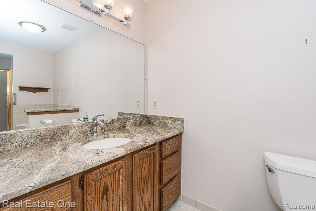 46070 MEADOWS Circle E, Macomb, MI 48044 — Photo 17
