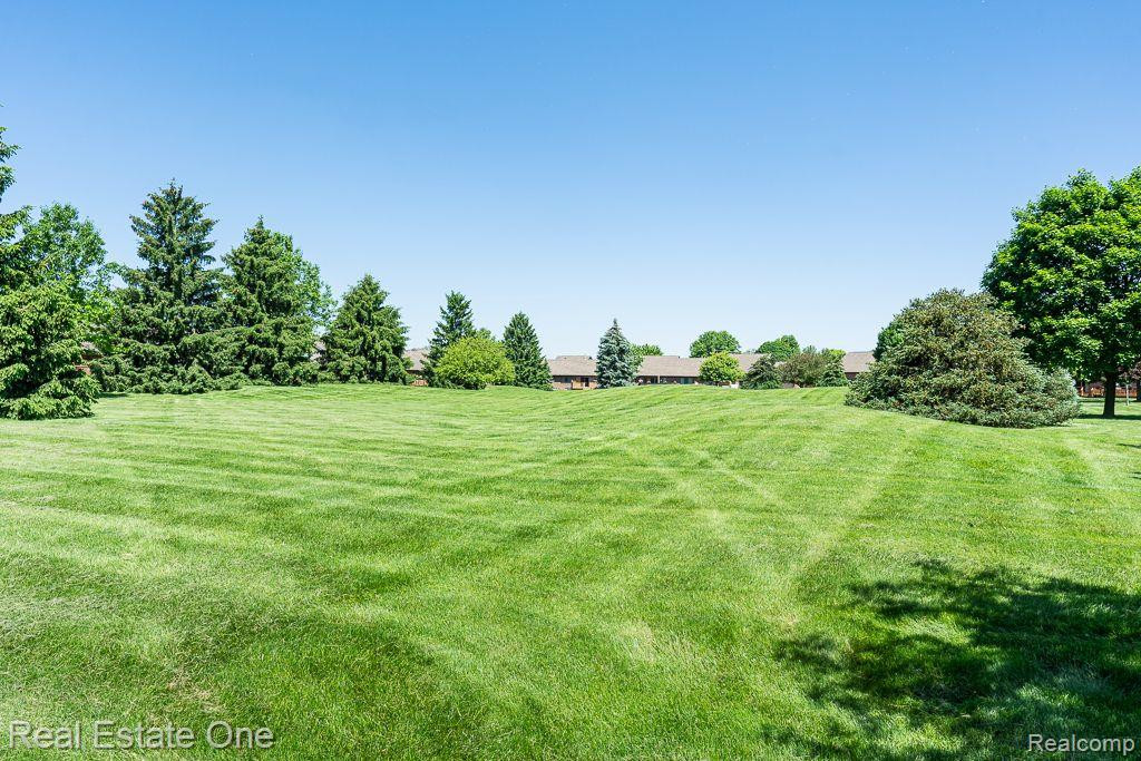 46070 MEADOWS Circle E, Macomb, MI 48044 — Photo 35