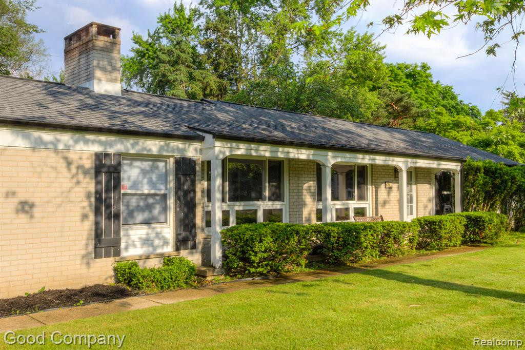 6865 E DARTMOOR Road, West Bloomfield, MI — front exterior