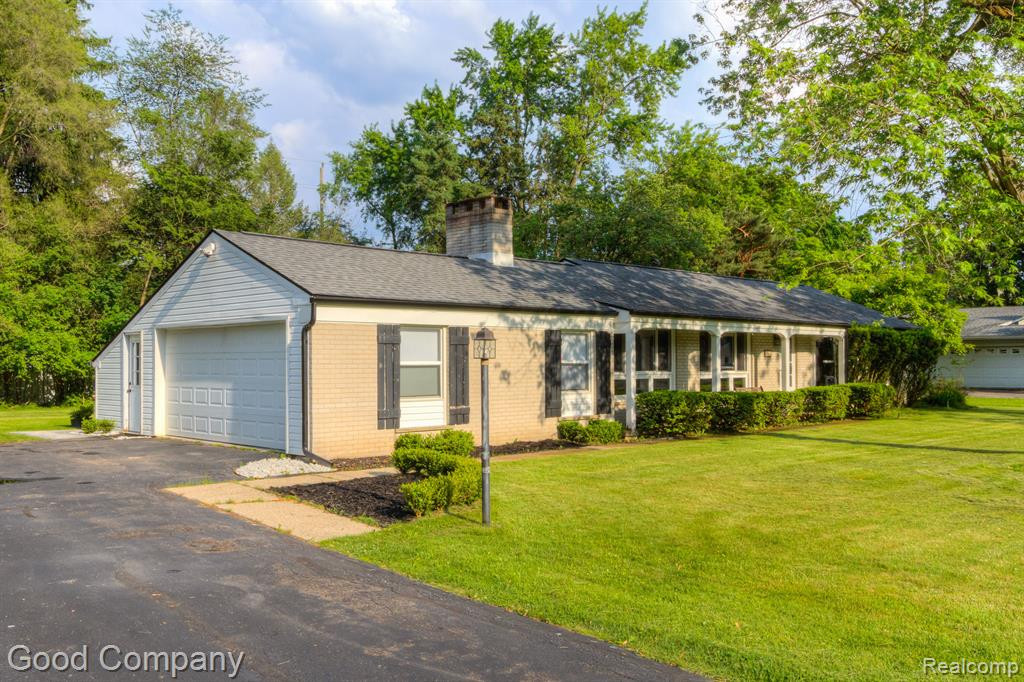 6865 E DARTMOOR Road, West Bloomfield, MI — Photo 2