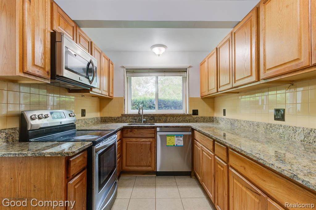 6865 E DARTMOOR Road, West Bloomfield, MI — Photo 12