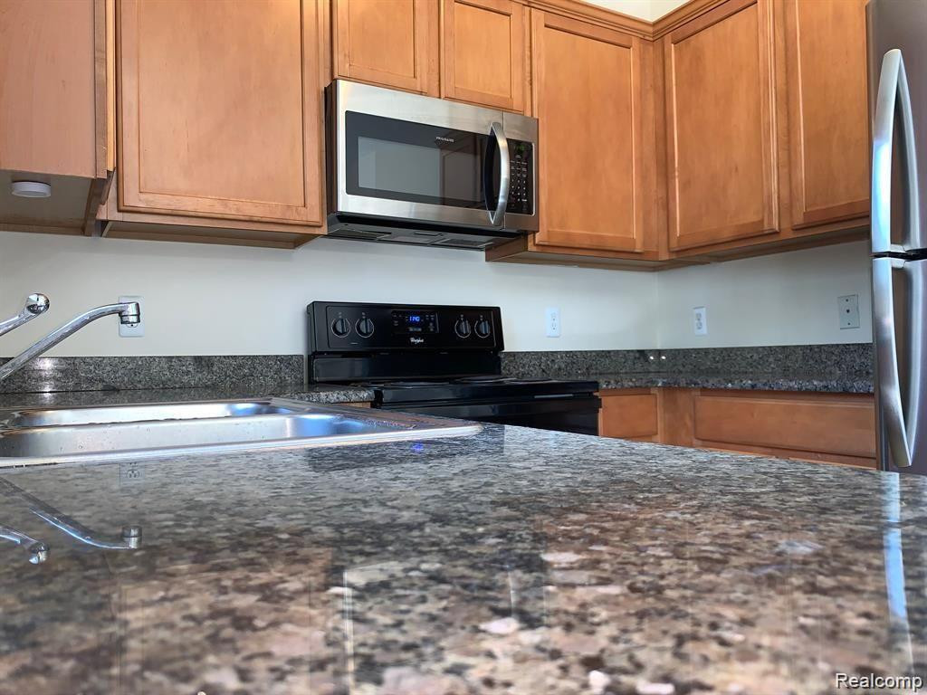 4817 GREEN Court, Shelby Twp, MI 48317 — Photo 4
