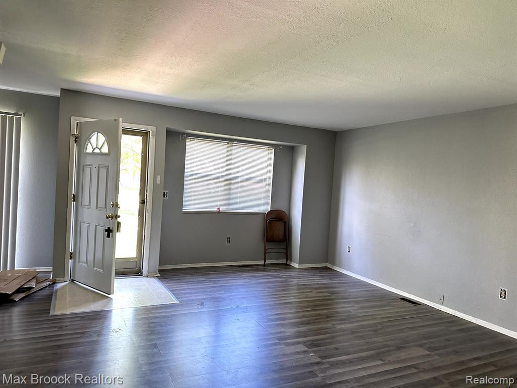 24626 PRIMROSE Lane, Southfield, MI 48033 — Photo 4