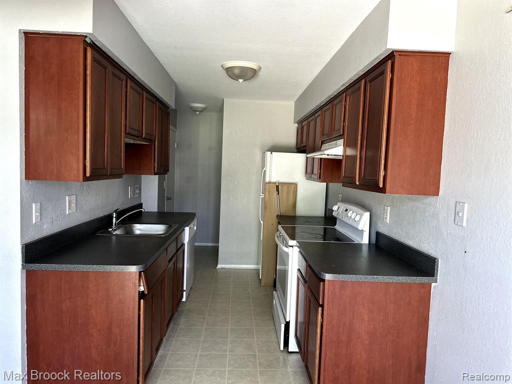 24626 PRIMROSE Lane, Southfield, MI 48033 — Photo 5