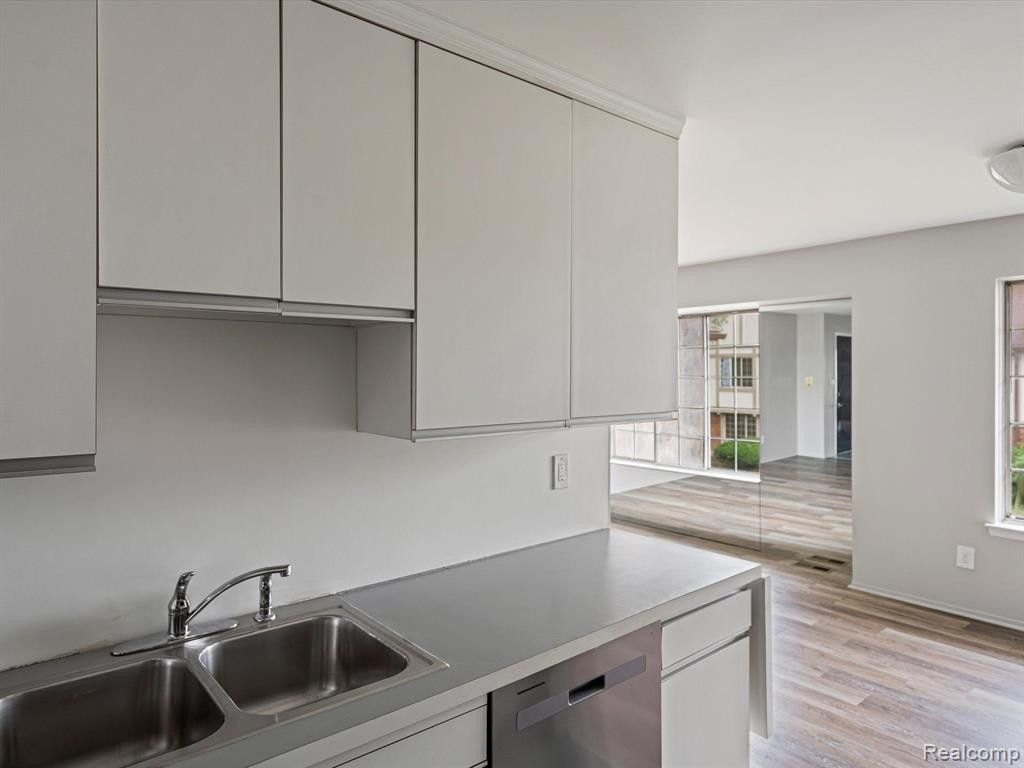 30276 Southfield Rd, 211, Southfield, MI 48076 — Photo 14