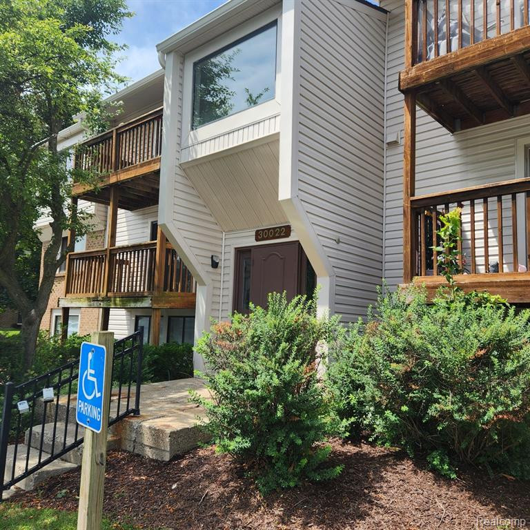 30022 W 12 MILE Road, 1, Farmington Hills, MI 48334 — front exterior