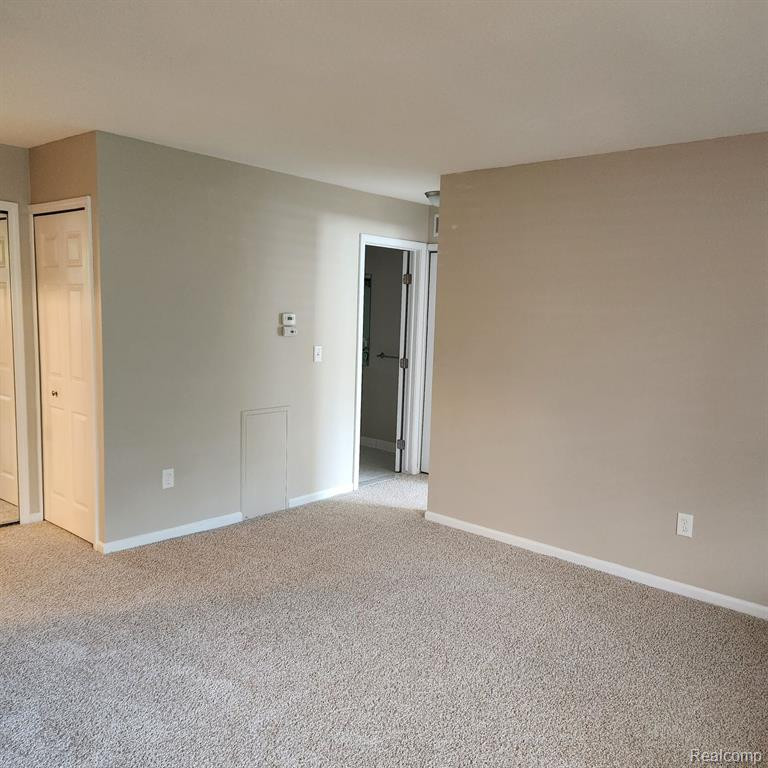 30022 W 12 MILE Road, 1, Farmington Hills, MI 48334 — Photo 5