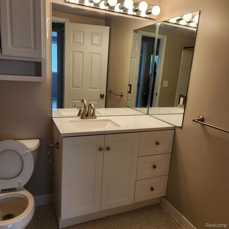 30022 W 12 MILE Road, 1, Farmington Hills, MI 48334 — Photo 7