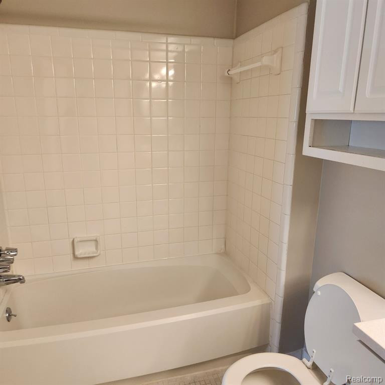 30022 W 12 MILE Road, 1, Farmington Hills, MI 48334 — Photo 8