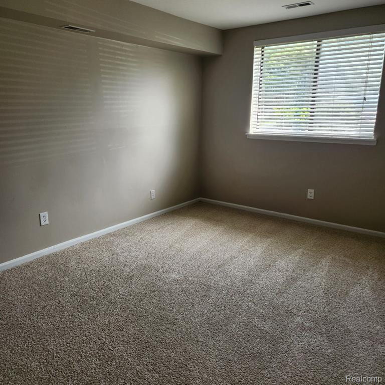 30022 W 12 MILE Road, 1, Farmington Hills, MI 48334 — Photo 9