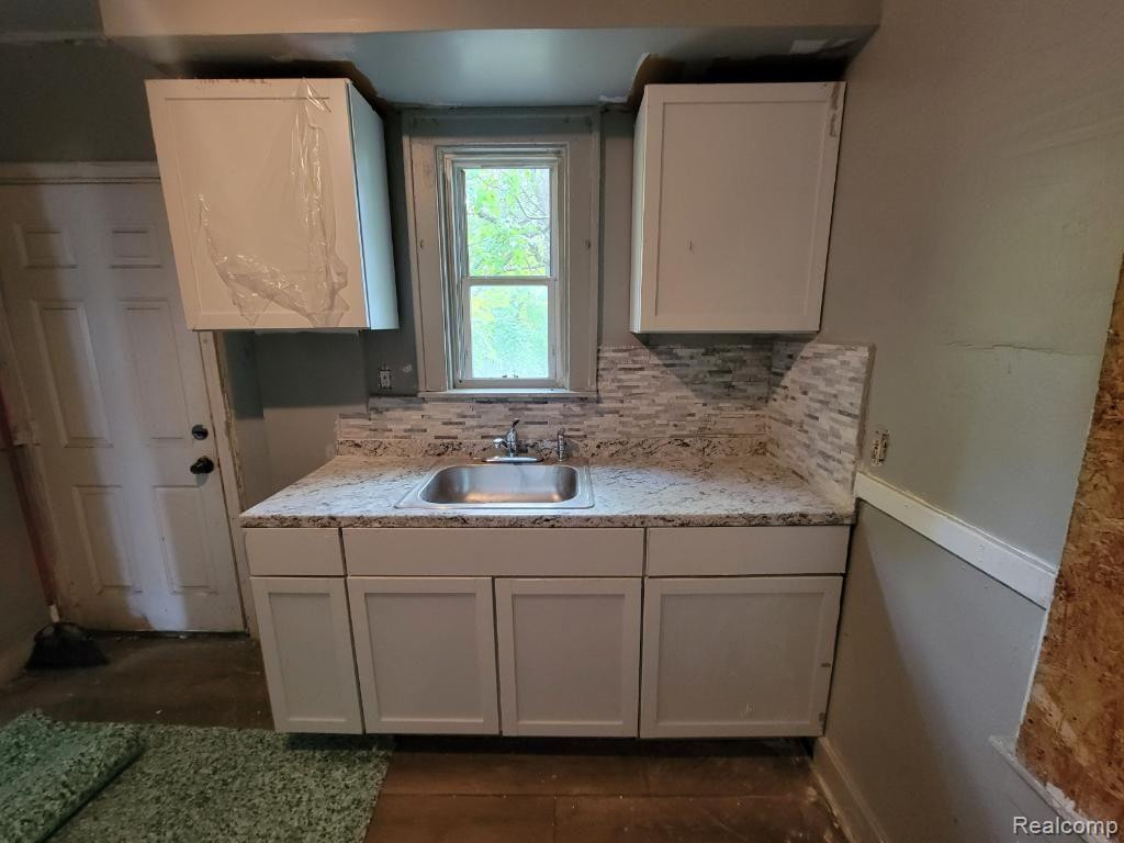 9300 MCKINNEY Street, Detroit, MI 48224 — Photo 2