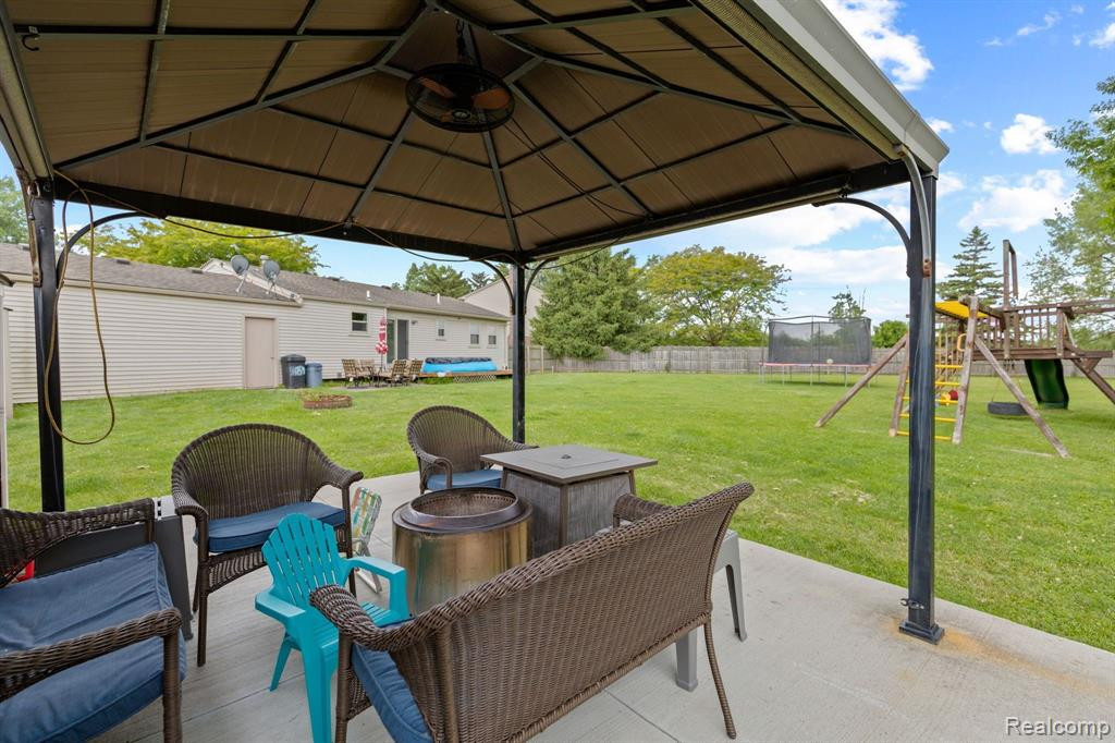 50540 PEMBROKE Drive, Chesterfield, MI 48047 — Photo 24