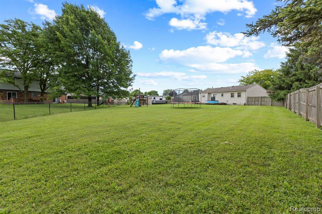 50540 PEMBROKE Drive, Chesterfield, MI 48047 — Photo 26