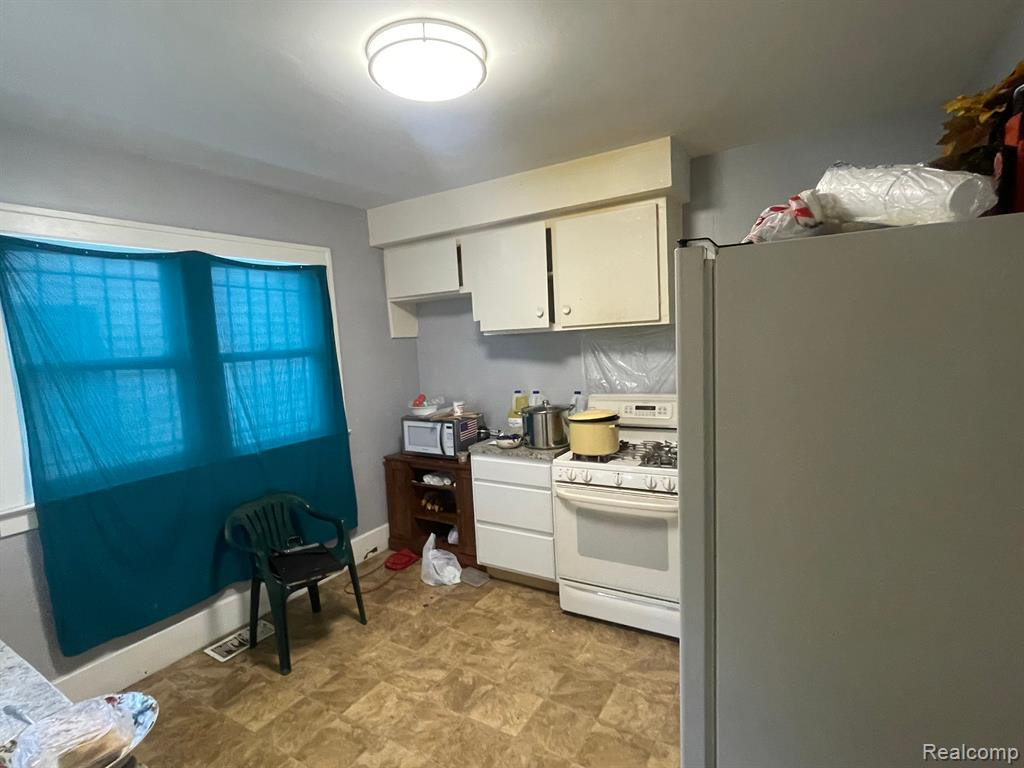 6656 MOYES Street, Detroit, MI 48210 — Photo 2