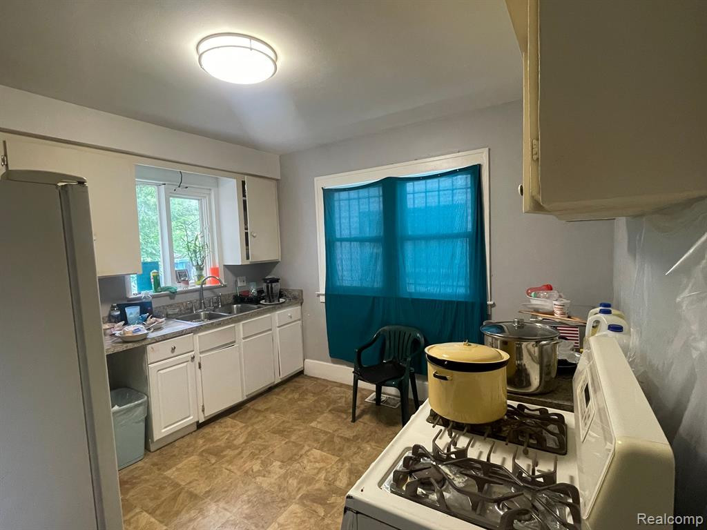 6656 MOYES Street, Detroit, MI 48210 — Photo 3
