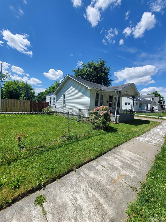 8242 MAXWELL Avenue, Warren, MI 48089 — Photo 2