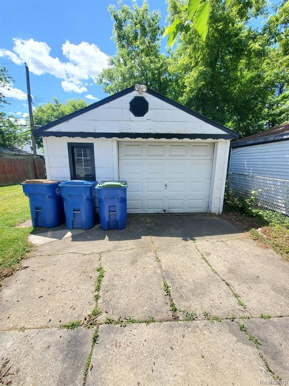 8242 MAXWELL Avenue, Warren, MI 48089 — Photo 5
