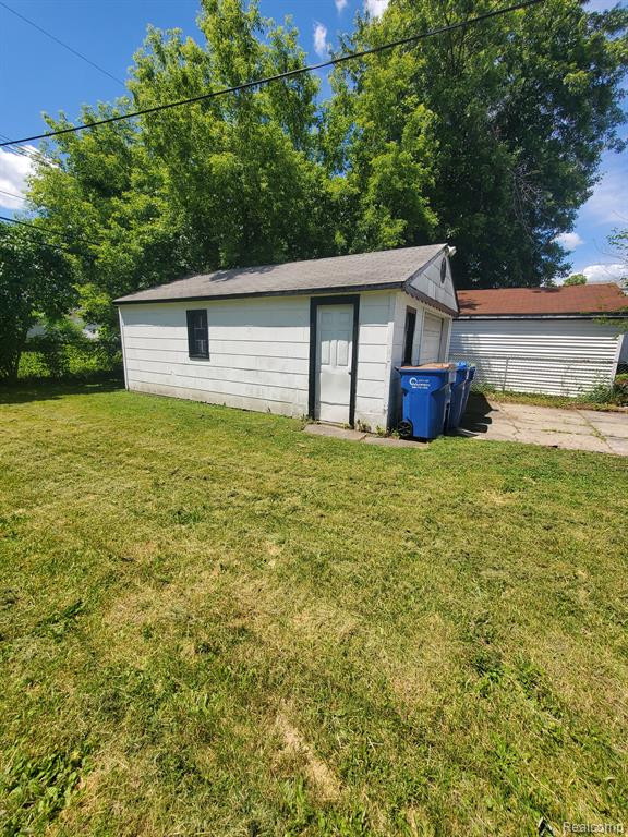8242 MAXWELL Avenue, Warren, MI 48089 — Photo 6