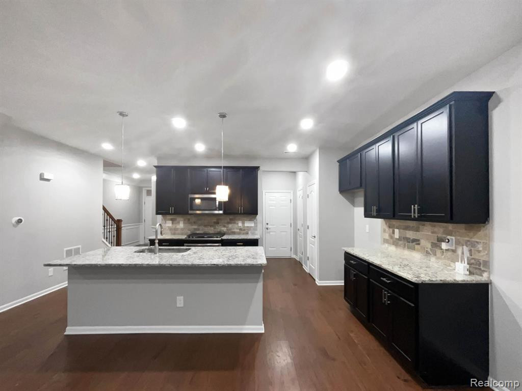 4896 BROOMFIELD Way, Lake Orion, MI — Photo 2