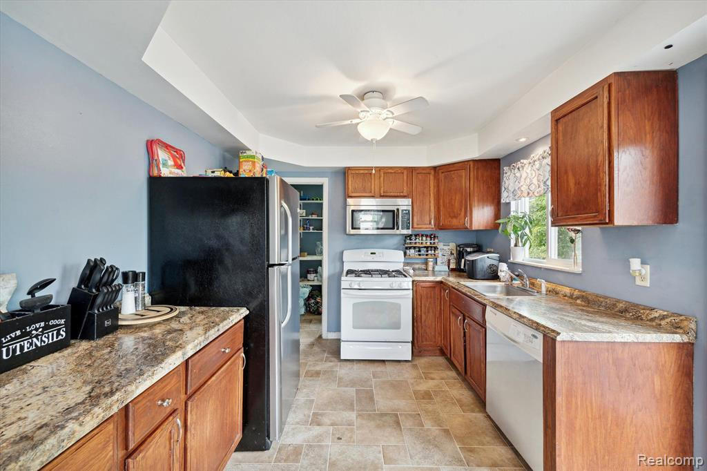 4357 Dewey Road, Newport, MI 48166 — Photo 16