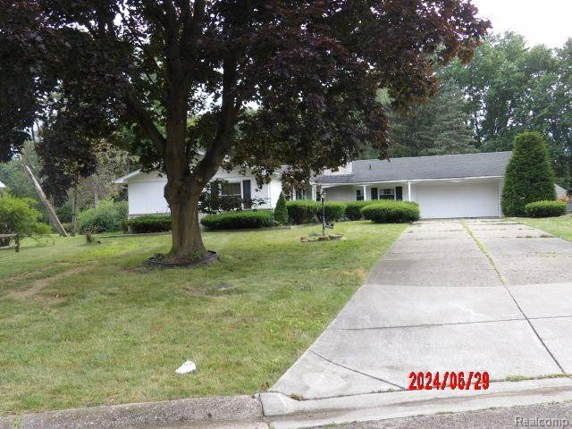 5325 N DYEWOOD Drive, Flint, MI 48532 — front exterior