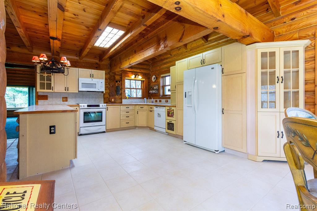 8980 PLEASANTVIEW, Northville, MI 48168 — Photo 16