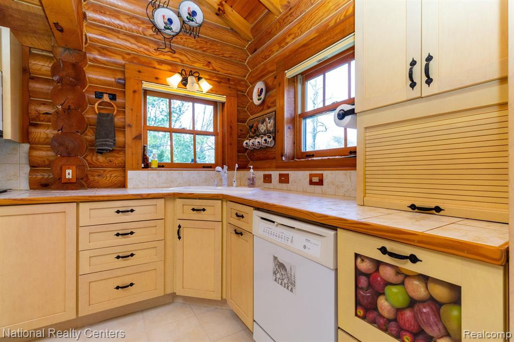 8980 PLEASANTVIEW, Northville, MI 48168 — Photo 18