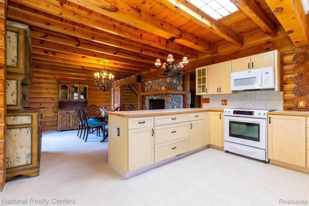 8980 PLEASANTVIEW, Northville, MI 48168 — Photo 19