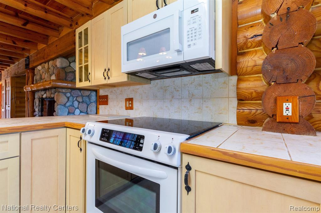 8980 PLEASANTVIEW, Northville, MI 48168 — Photo 20