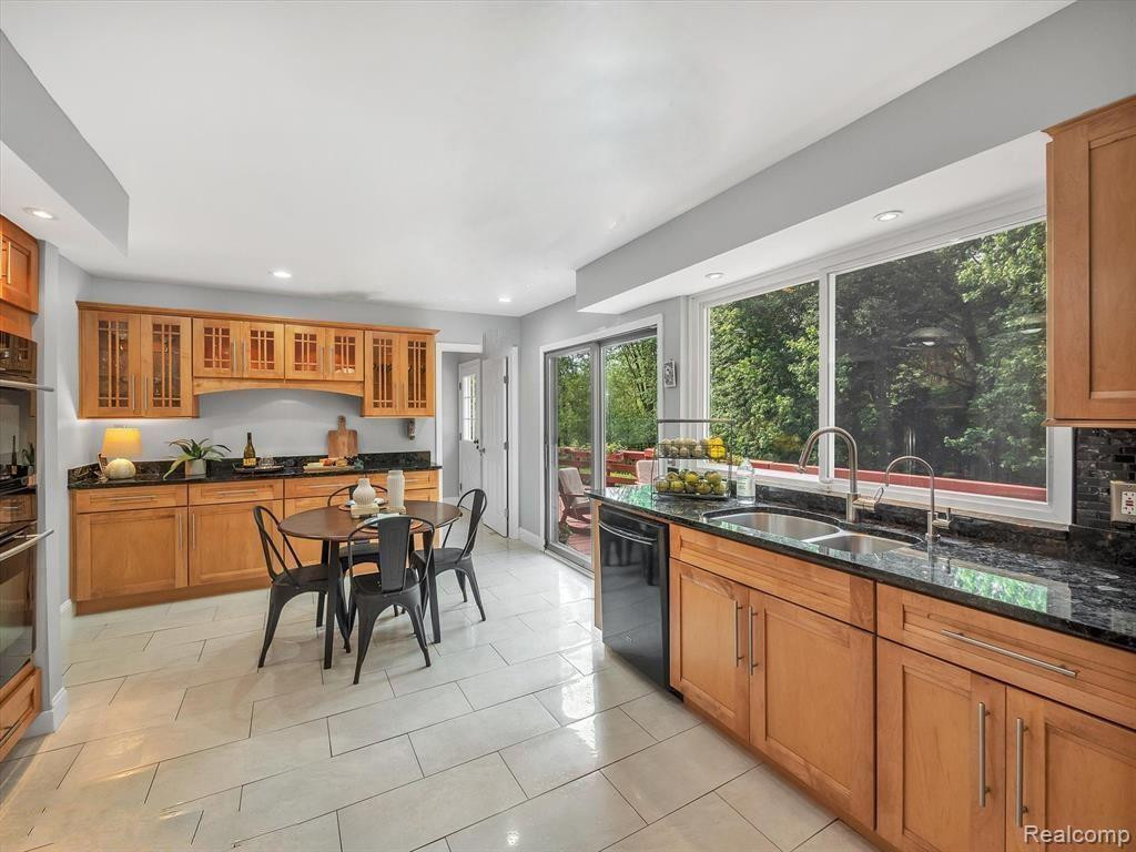 5342 PAR VALLEY, West Bloomfield, MI 48323 — Photo 2