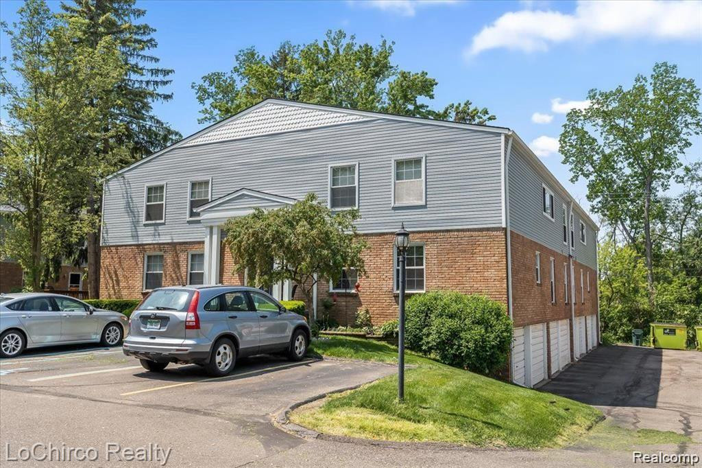 505 E UNIVERSITY Drive, Rochester, MI 48307 — Photo 2