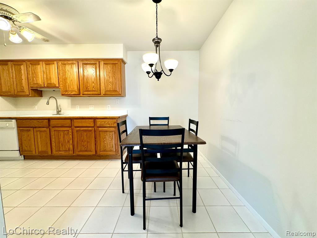 505 E UNIVERSITY Drive, Rochester, MI 48307 — Photo 6
