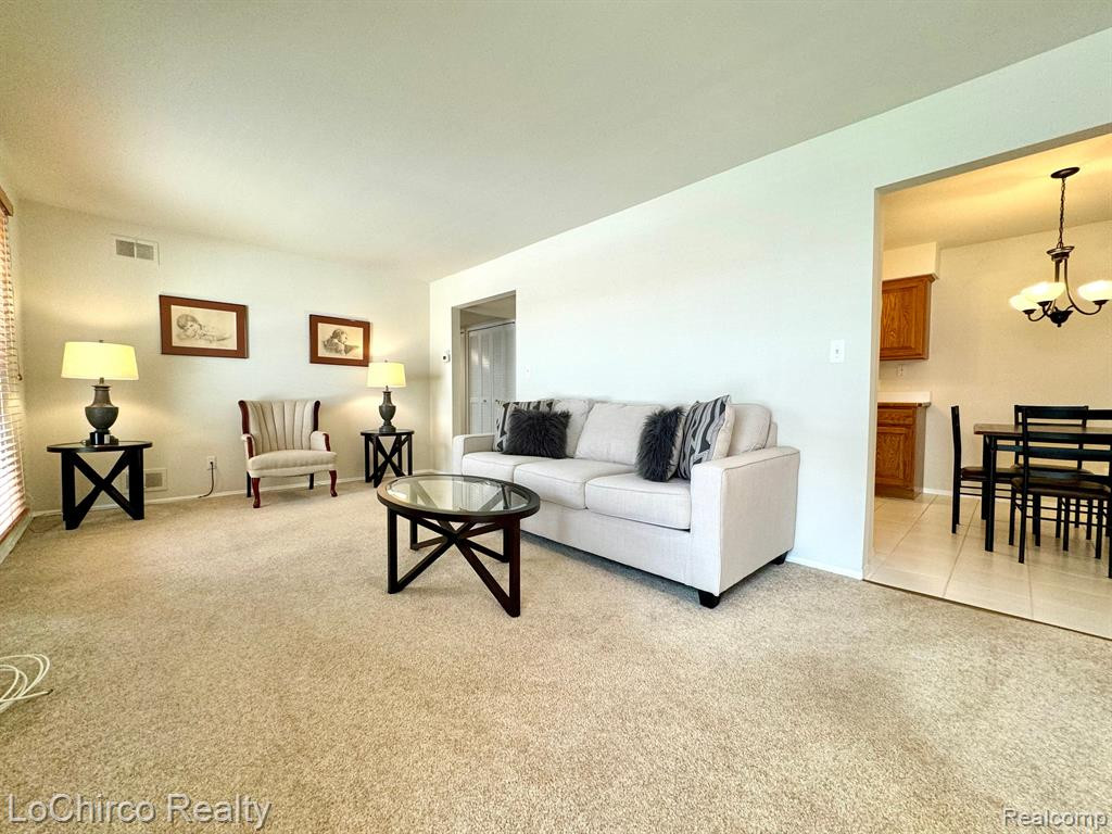 505 E UNIVERSITY Drive, Rochester, MI 48307 — Photo 7