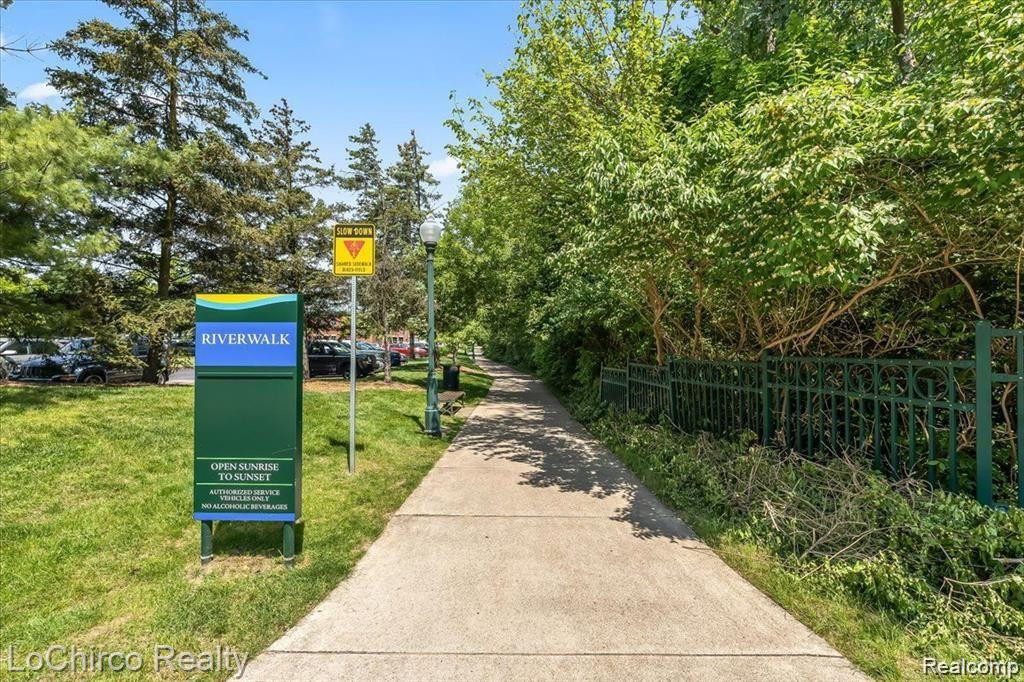 505 E UNIVERSITY Drive, Rochester, MI 48307 — Photo 14