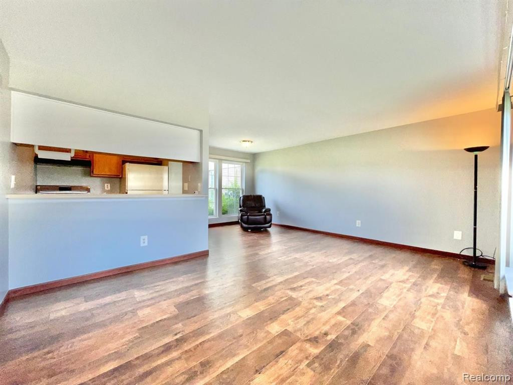 8854 SUNRISE Drive, Sterling Heights, MI 48312 — Photo 2