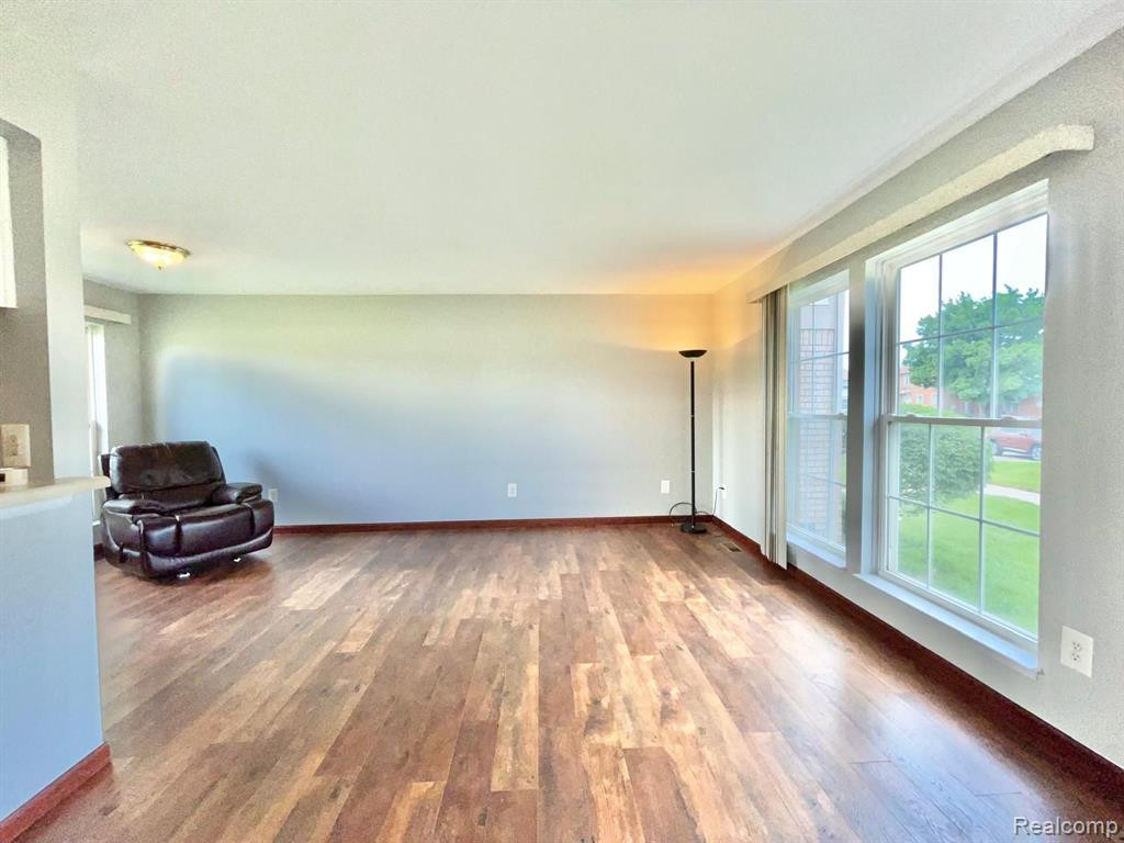 8854 SUNRISE Drive, Sterling Heights, MI 48312 — Photo 3