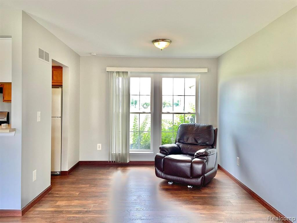 8854 SUNRISE Drive, Sterling Heights, MI 48312 — Photo 4