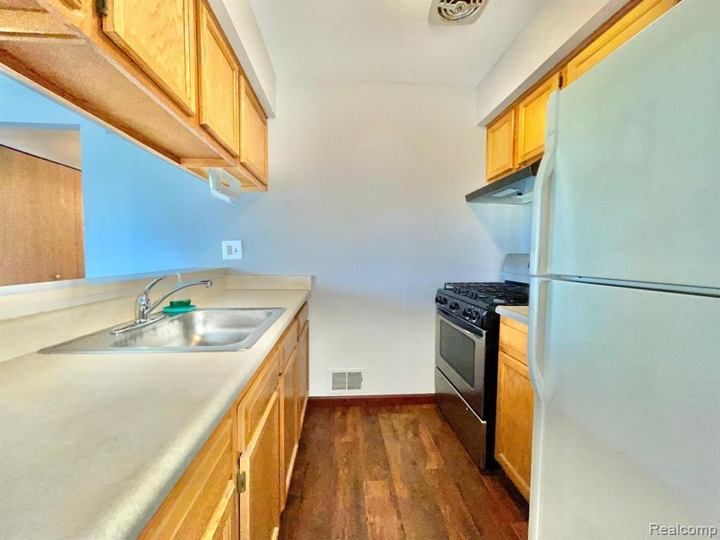 8854 SUNRISE Drive, Sterling Heights, MI 48312 — Photo 6