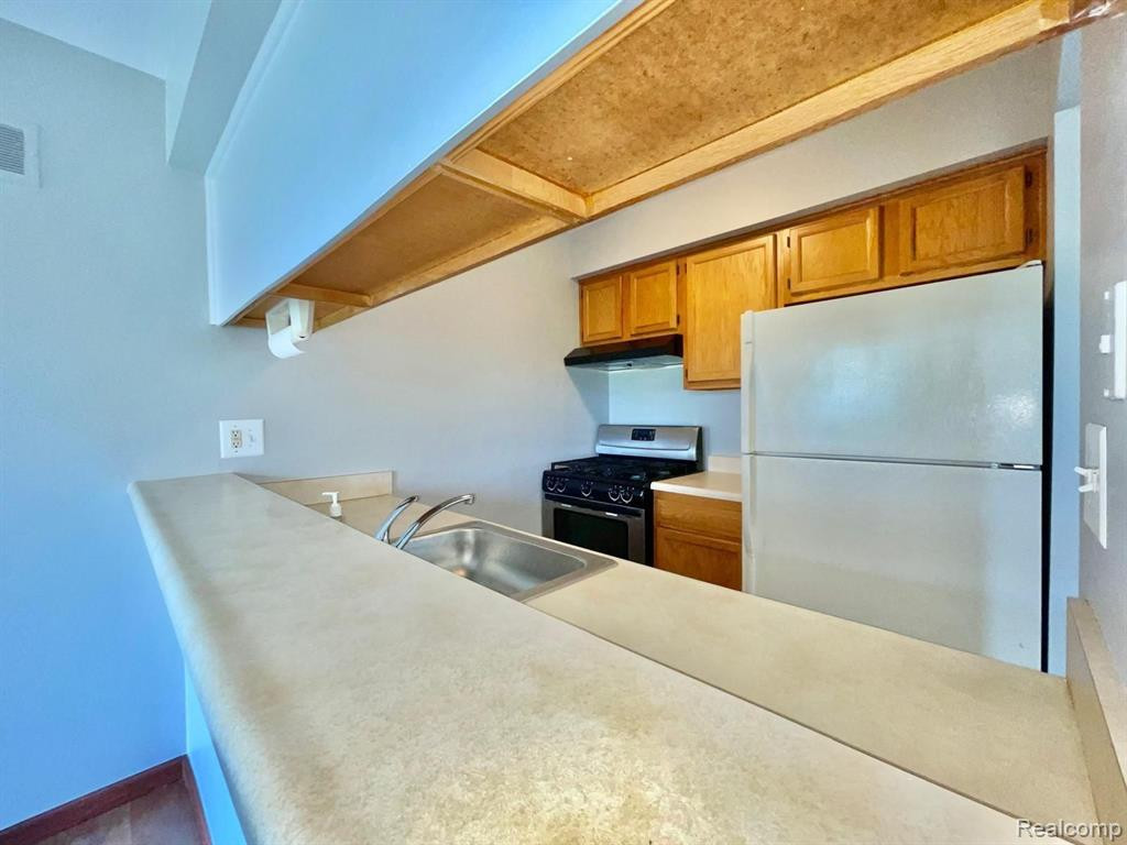 8854 SUNRISE Drive, Sterling Heights, MI 48312 — Photo 7