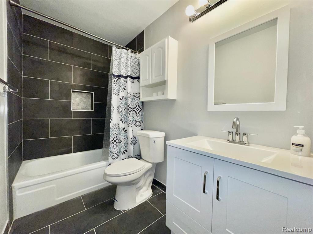 8854 SUNRISE Drive, Sterling Heights, MI 48312 — Photo 10